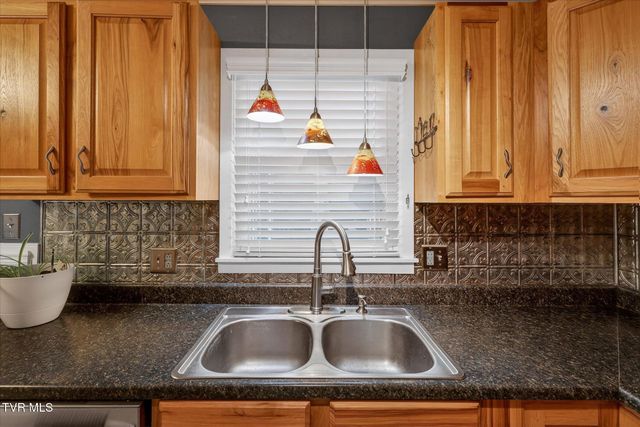 289 Brookside Lane, Bluff City, TN 37618