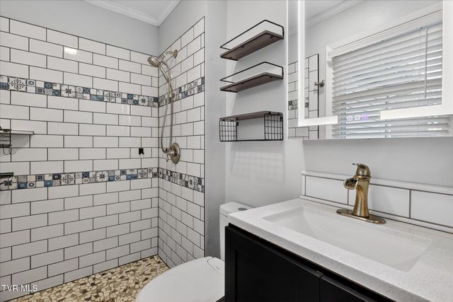 289 Brookside Lane, Bluff City, TN 37618