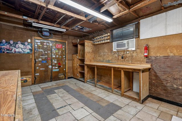 289 Brookside Lane, Bluff City, TN 37618