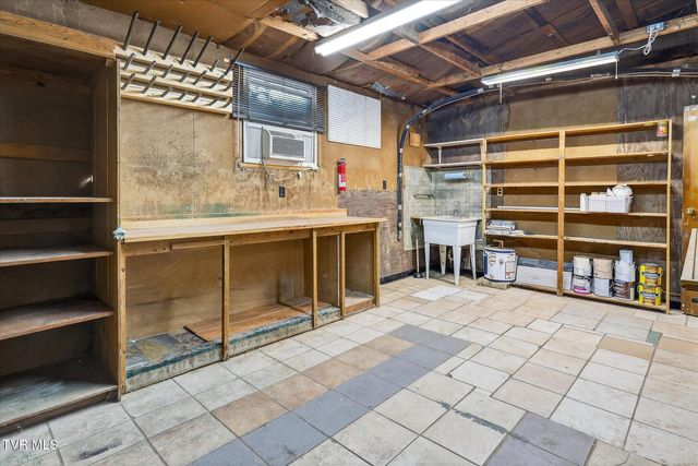 289 Brookside Lane, Bluff City, TN 37618