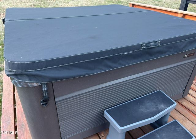 289 Brookside Lane, Bluff City, TN 37618