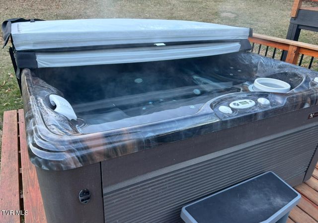 289 Brookside Lane, Bluff City, TN 37618