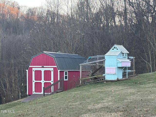 289 Brookside Lane, Bluff City, TN 37618