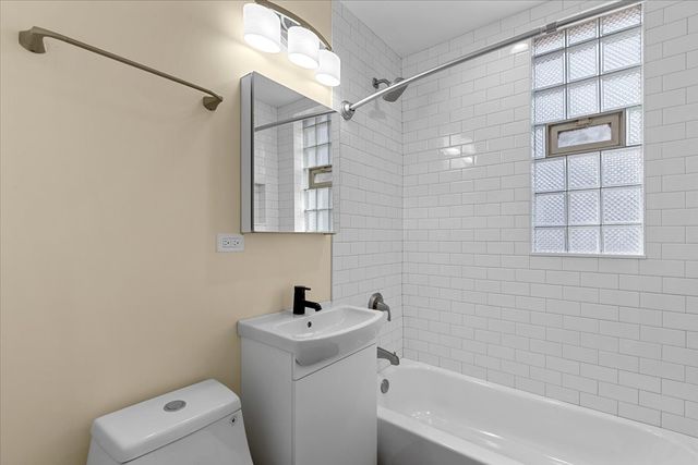 4351 N Bell Avenue 2R, Chicago, IL 60618