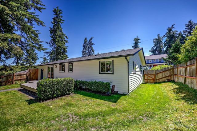 6726 NE Whidbey Drive, Hansville, WA 98340