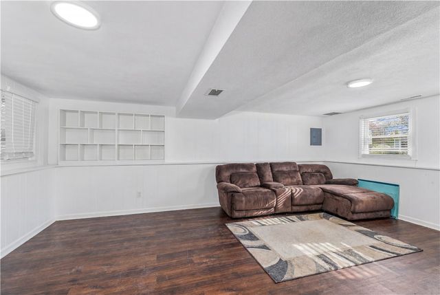 20 Namquid Drive, Middletown, RI 02842