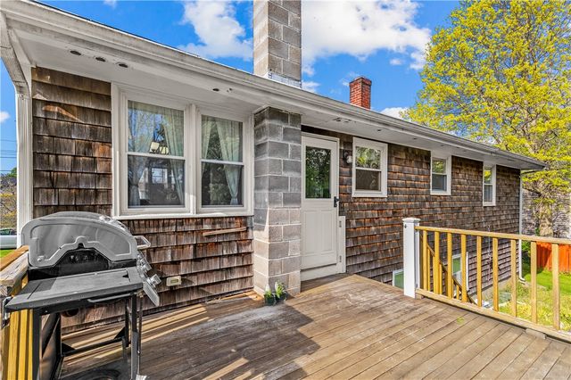 20 Namquid Drive, Middletown, RI 02842