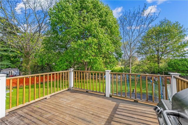 20 Namquid Drive, Middletown, RI 02842