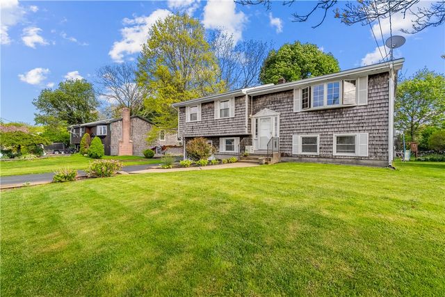 20 Namquid Drive, Middletown, RI 02842