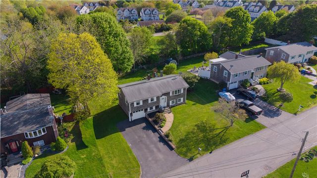 20 Namquid Drive, Middletown, RI 02842