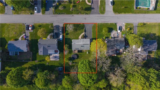 20 Namquid Drive, Middletown, RI 02842