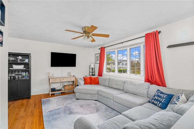 20 Namquid Drive, Middletown, RI 02842