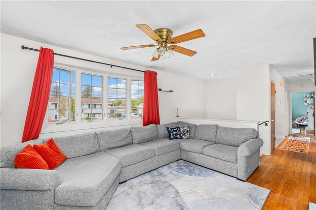 20 Namquid Drive, Middletown, RI 02842