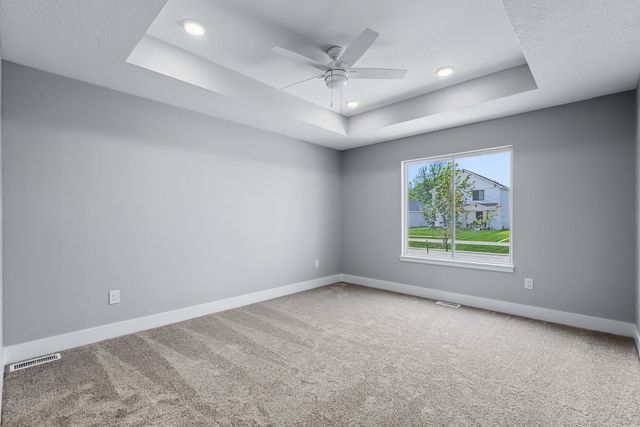 329 Veterans Boulevard, Knoxville, IA 50138