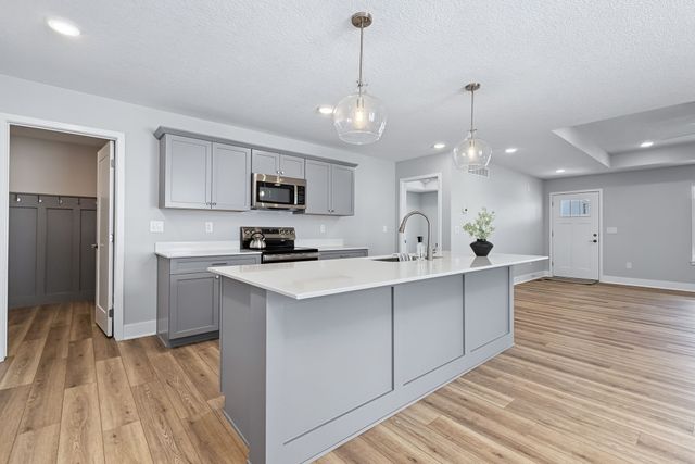 329 Veterans Boulevard, Knoxville, IA 50138