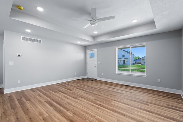 329 Veterans Boulevard, Knoxville, IA 50138