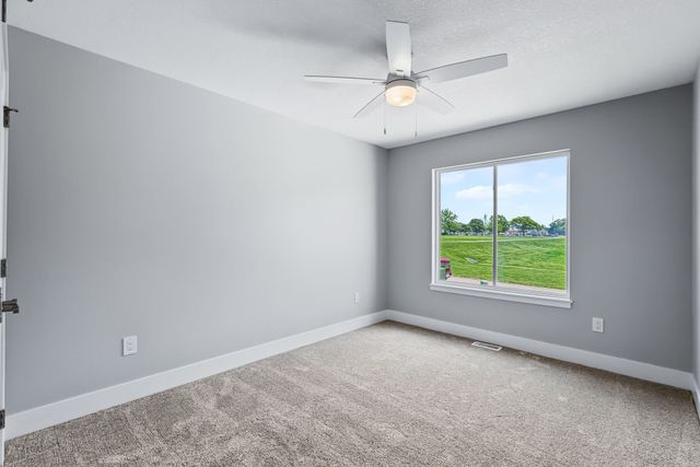 329 Veterans Boulevard, Knoxville, IA 50138