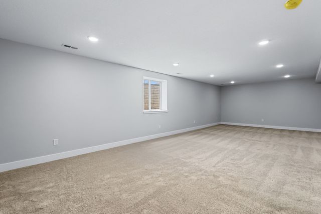 329 Veterans Boulevard, Knoxville, IA 50138