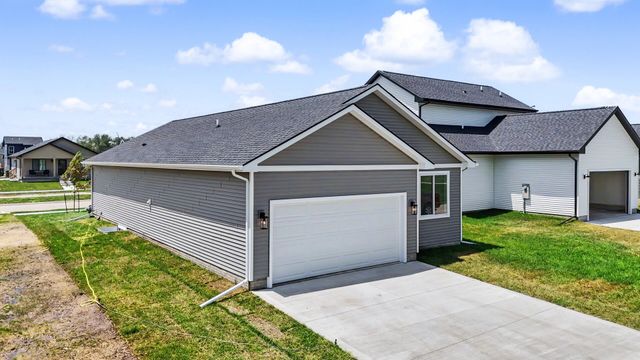 329 Veterans Boulevard, Knoxville, IA 50138