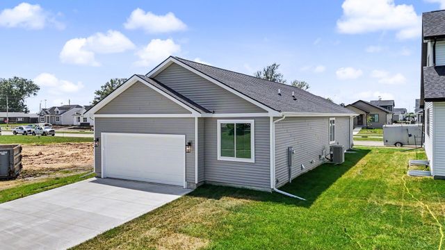 329 Veterans Boulevard, Knoxville, IA 50138