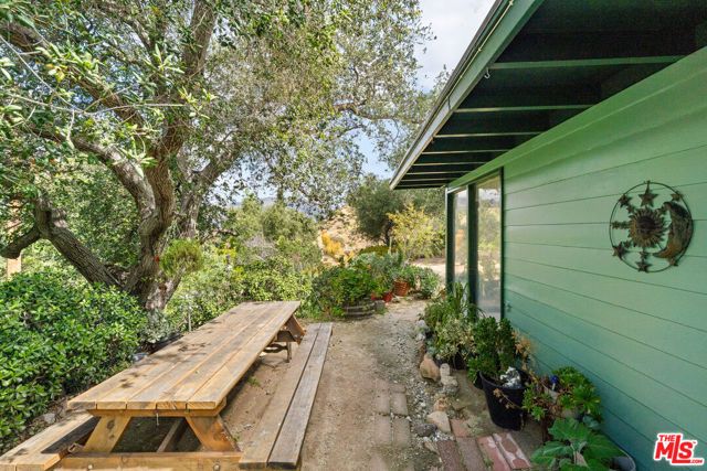 9738 Commerce Avenue, Tujunga (los Angeles), CA 91042