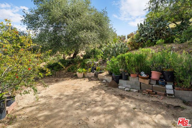 9738 Commerce Avenue, Tujunga (los Angeles), CA 91042