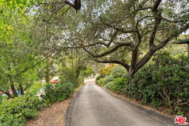 9738 Commerce Avenue, Tujunga (los Angeles), CA 91042