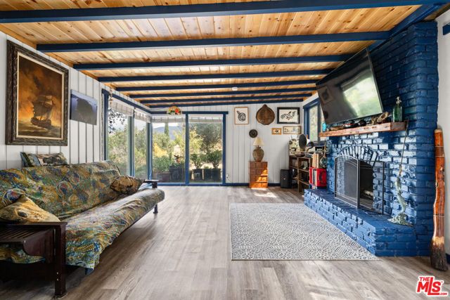 9738 Commerce Avenue, Tujunga (los Angeles), CA 91042
