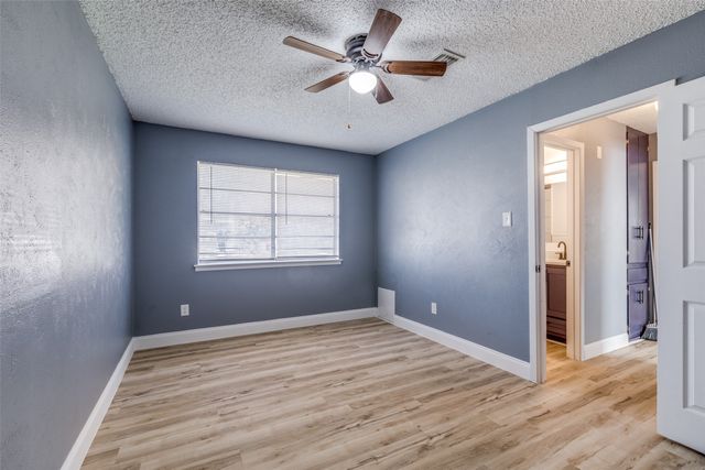 453 Wilshire Avenue, Azle, TX 76020