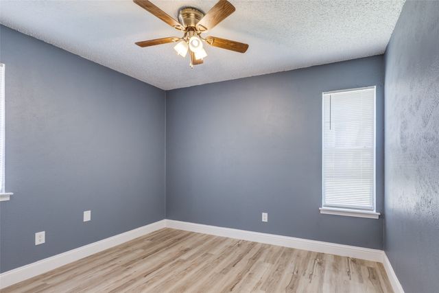453 Wilshire Avenue, Azle, TX 76020