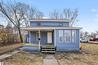 419 W Washington Avenue, St Louis, MI 48880