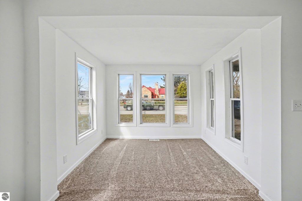 Image 11 of property listing at 419 W Washington Avenue, St Louis, MI 48880