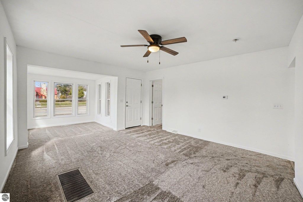 Image 13 of property listing at 419 W Washington Avenue, St Louis, MI 48880