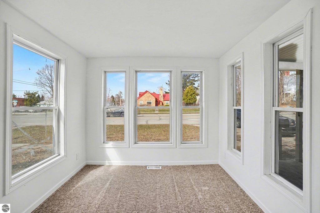 Image 14 of property listing at 419 W Washington Avenue, St Louis, MI 48880