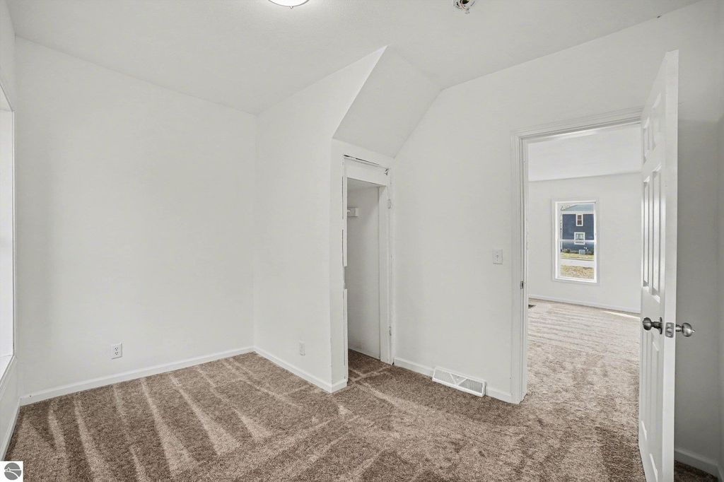 Image 15 of property listing at 419 W Washington Avenue, St Louis, MI 48880