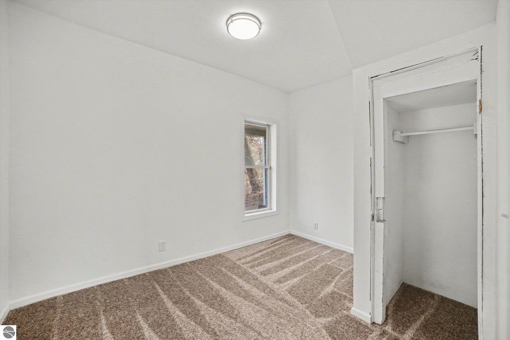 Image 16 of property listing at 419 W Washington Avenue, St Louis, MI 48880