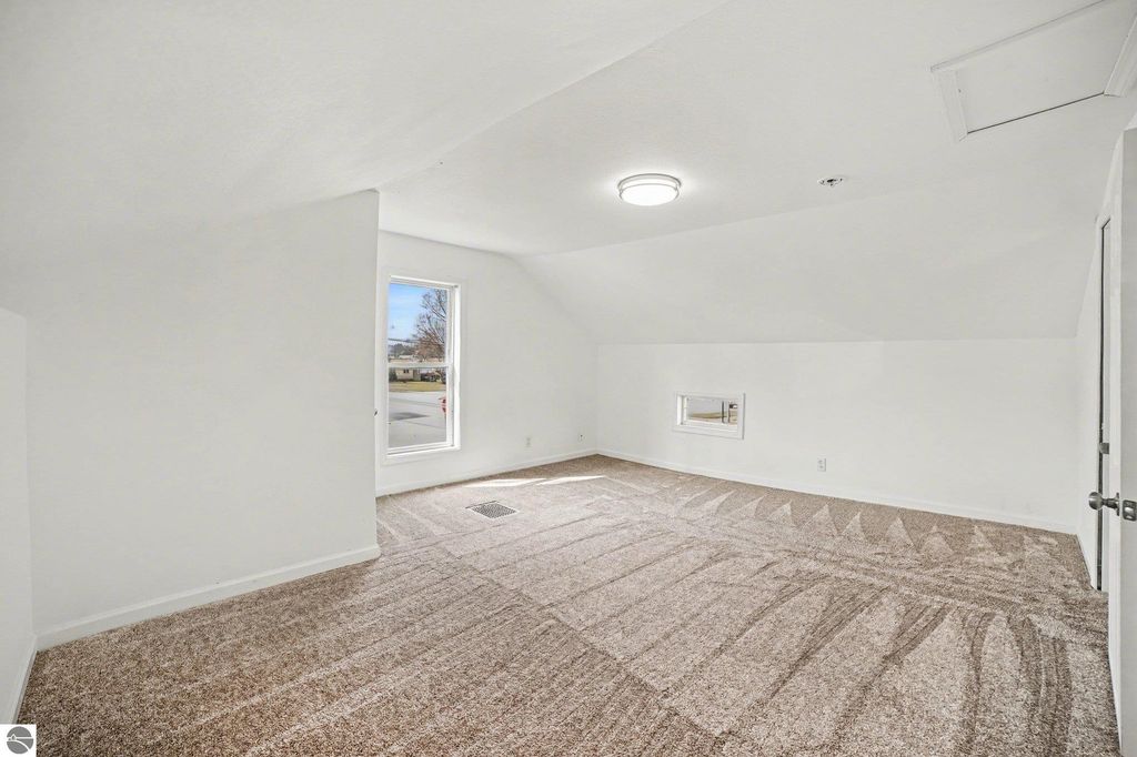 Image 18 of property listing at 419 W Washington Avenue, St Louis, MI 48880