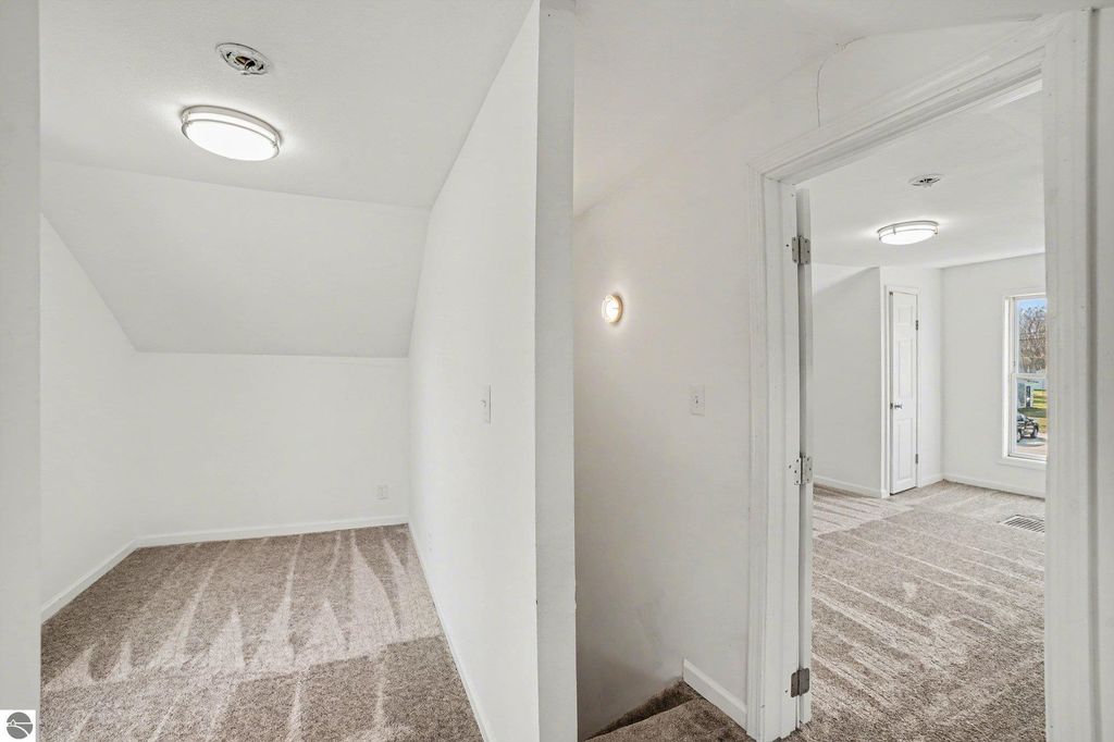 Image 19 of property listing at 419 W Washington Avenue, St Louis, MI 48880