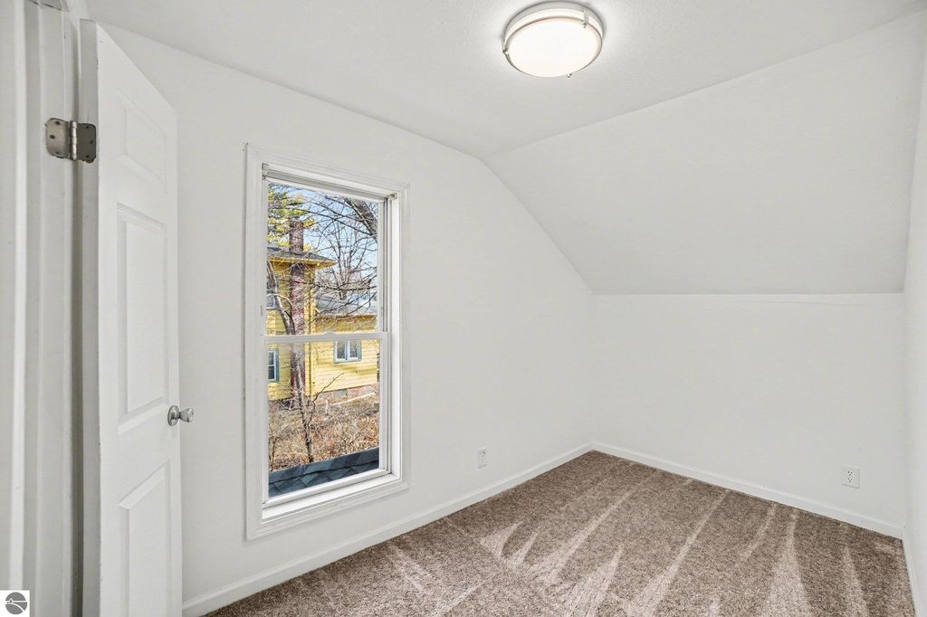 Image 20 of property listing at 419 W Washington Avenue, St Louis, MI 48880