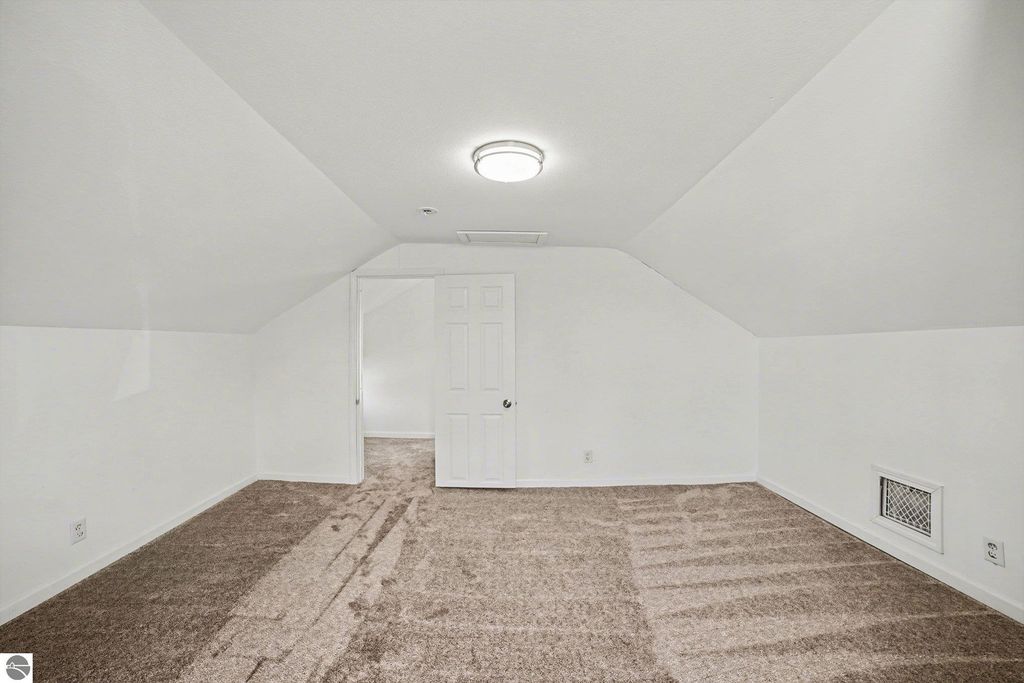 Image 21 of property listing at 419 W Washington Avenue, St Louis, MI 48880