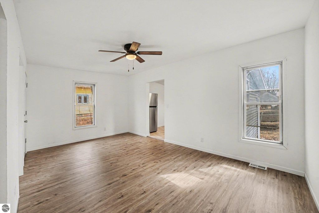 Image 3 of property listing at 419 W Washington Avenue, St Louis, MI 48880