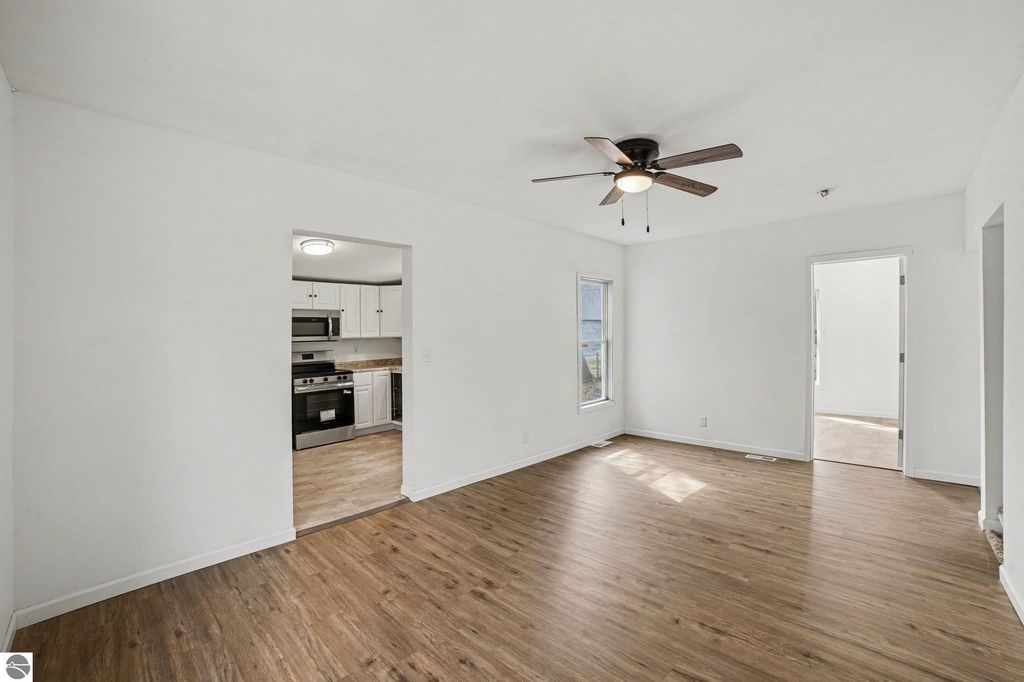 Image 4 of property listing at 419 W Washington Avenue, St Louis, MI 48880