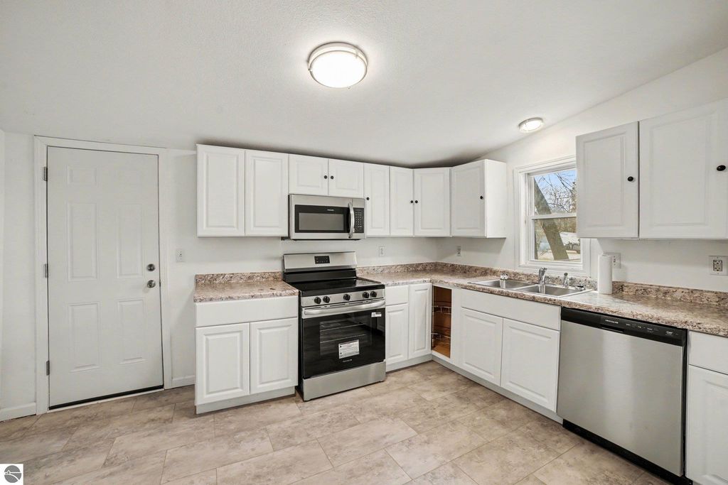 Image 5 of property listing at 419 W Washington Avenue, St Louis, MI 48880