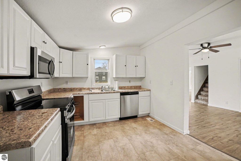 Image 6 of property listing at 419 W Washington Avenue, St Louis, MI 48880