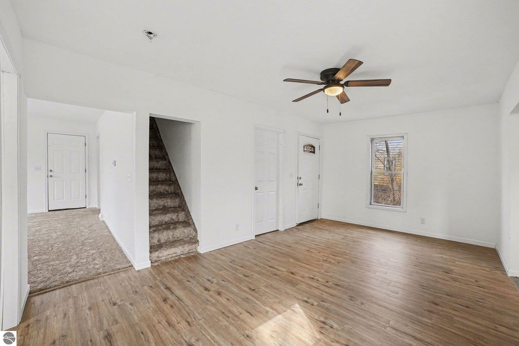 Image 8 of property listing at 419 W Washington Avenue, St Louis, MI 48880