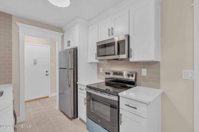 168 Amberly Drive D, Manalapan, NJ 07726