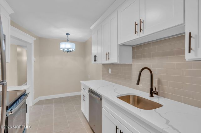 168 Amberly Drive D, Manalapan, NJ 07726