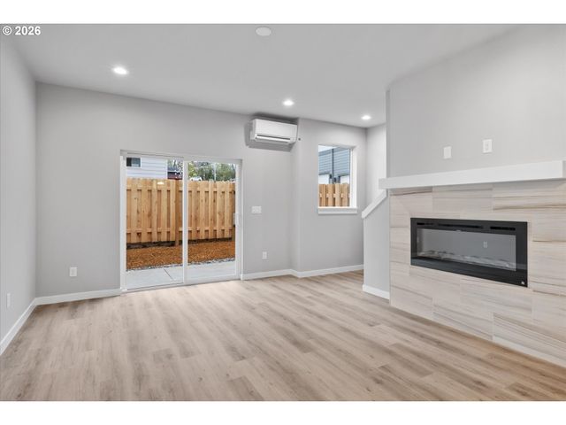 2469 Nw 1ST Dr, Gresham, OR 97030