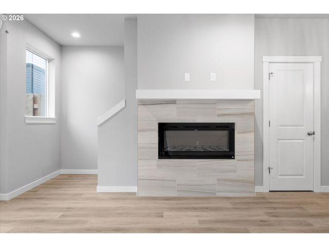 2469 Nw 1ST Dr, Gresham, OR 97030