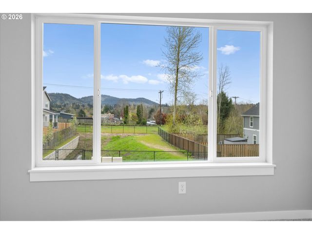 2469 Nw 1ST Dr, Gresham, OR 97030